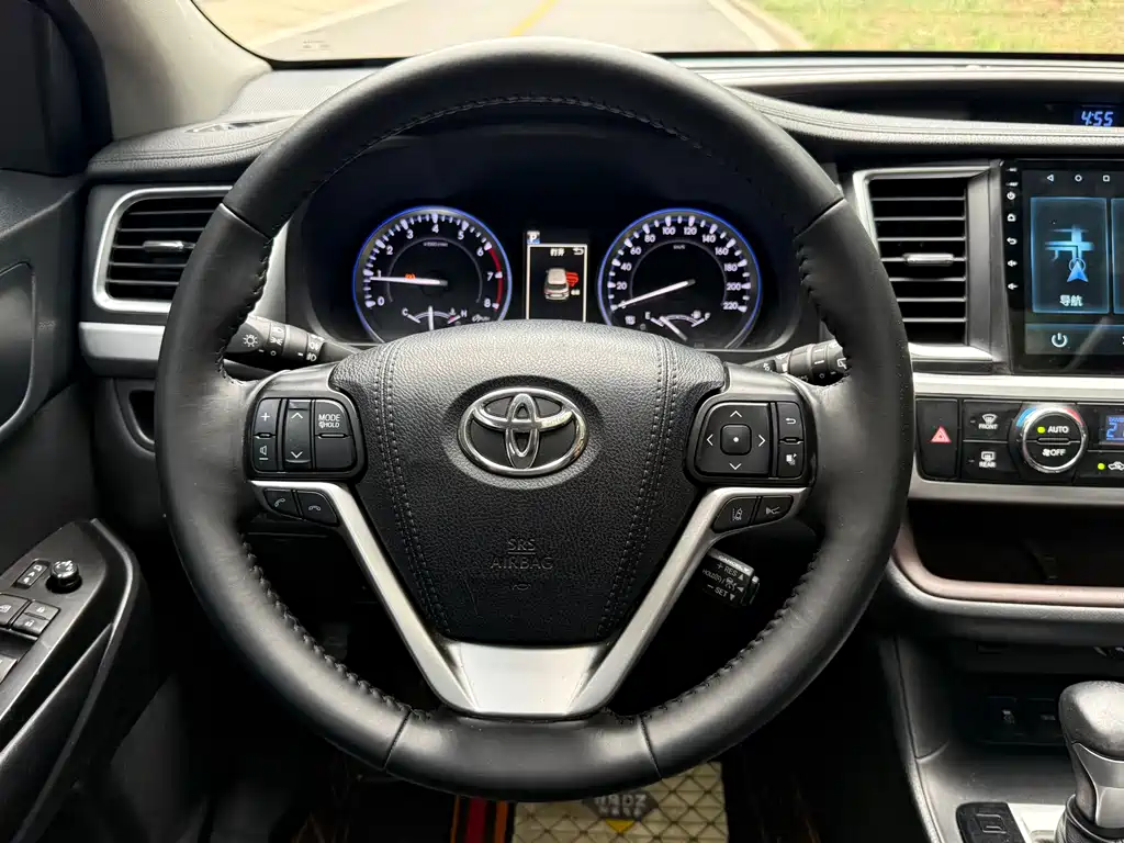 Toyota Highlander 2021 2.0T Luxury 7 мест