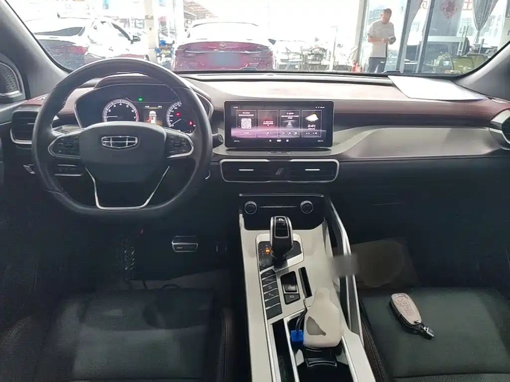 Geely Binyue — миниатюра 10