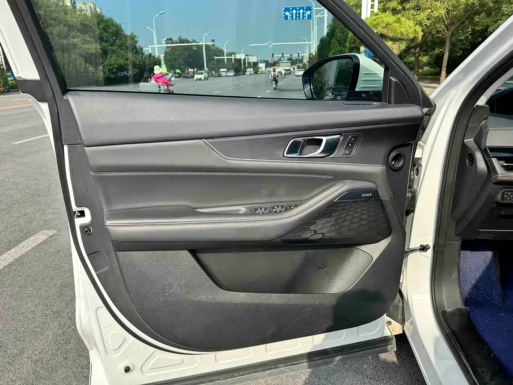 Changan UNI-K iDD — миниатюра 7