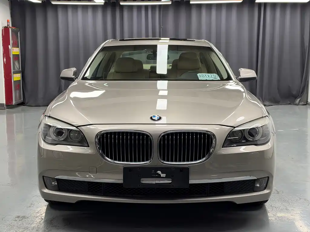 BMW 7 Series — миниатюра 2