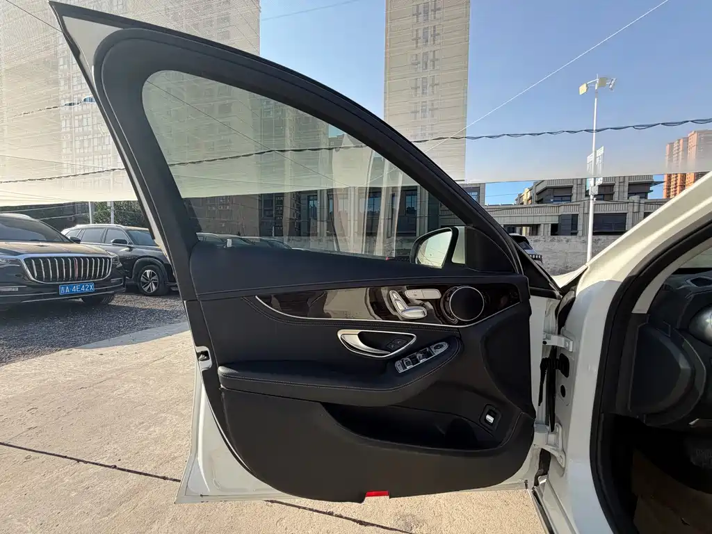 Mercedes-Benz C-Class — миниатюра 15