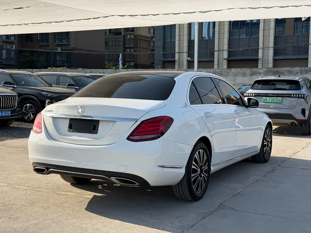 Mercedes-Benz C-Class — миниатюра 6