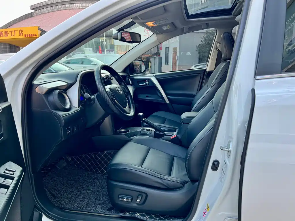 Toyota RAV4 — миниатюра 4