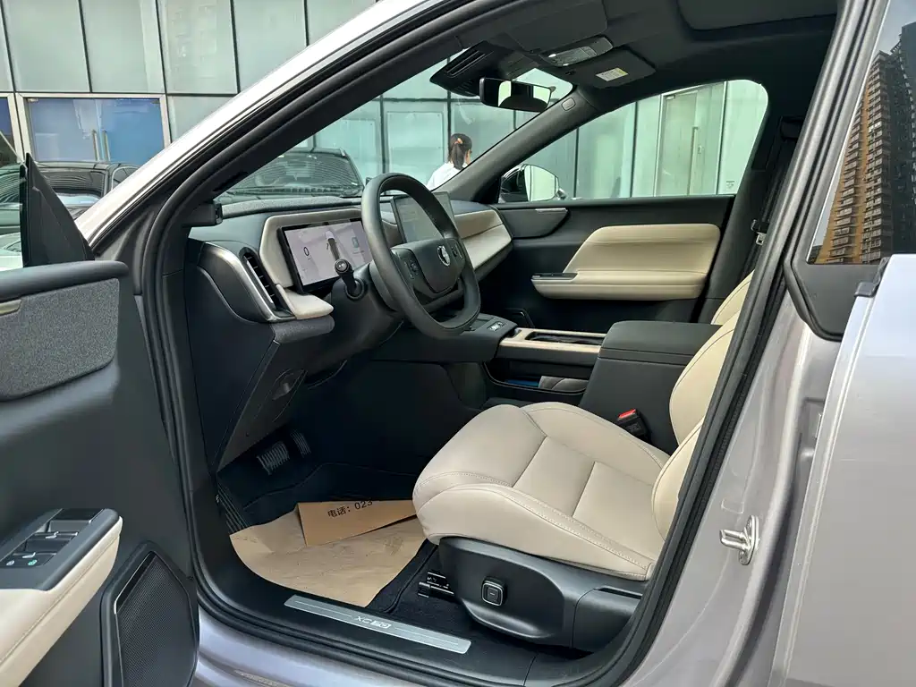 Volvo XC70 PHEV — миниатюра 8