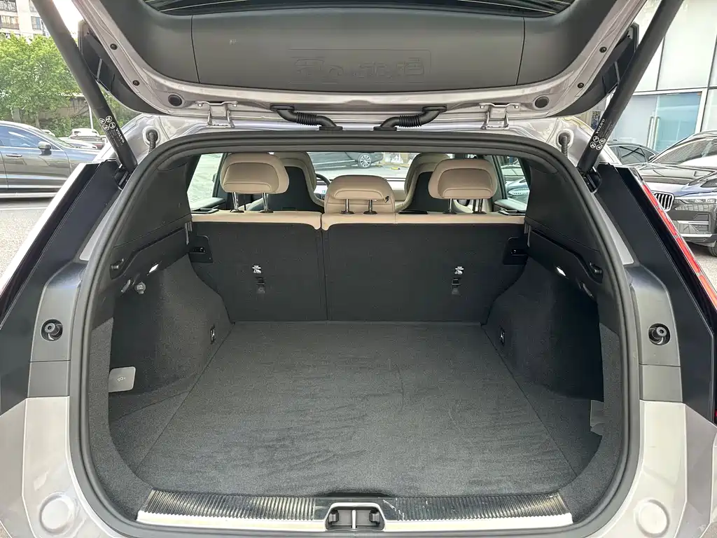 Volvo XC70 PHEV — миниатюра 16
