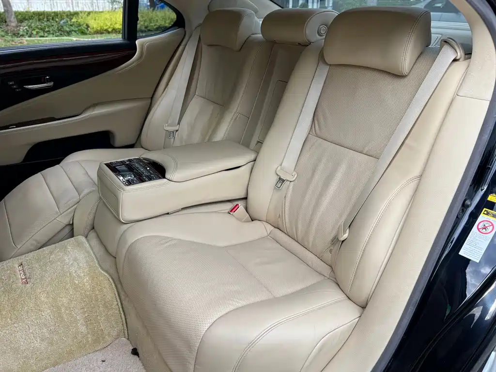 Lexus LS — миниатюра 15