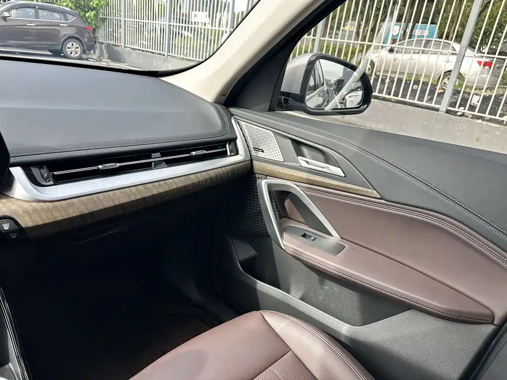 BMW iX1 — миниатюра 12