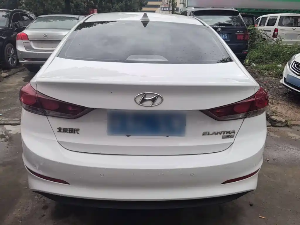Hyundai Elantra — миниатюра 6