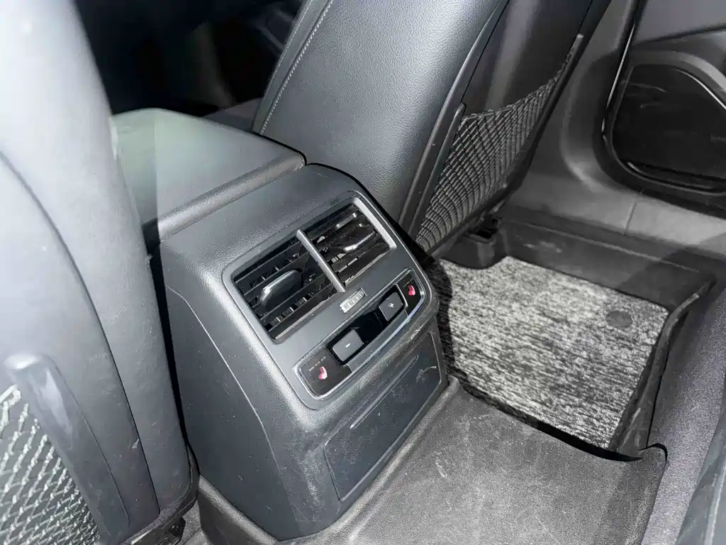 Audi A4L — миниатюра 10