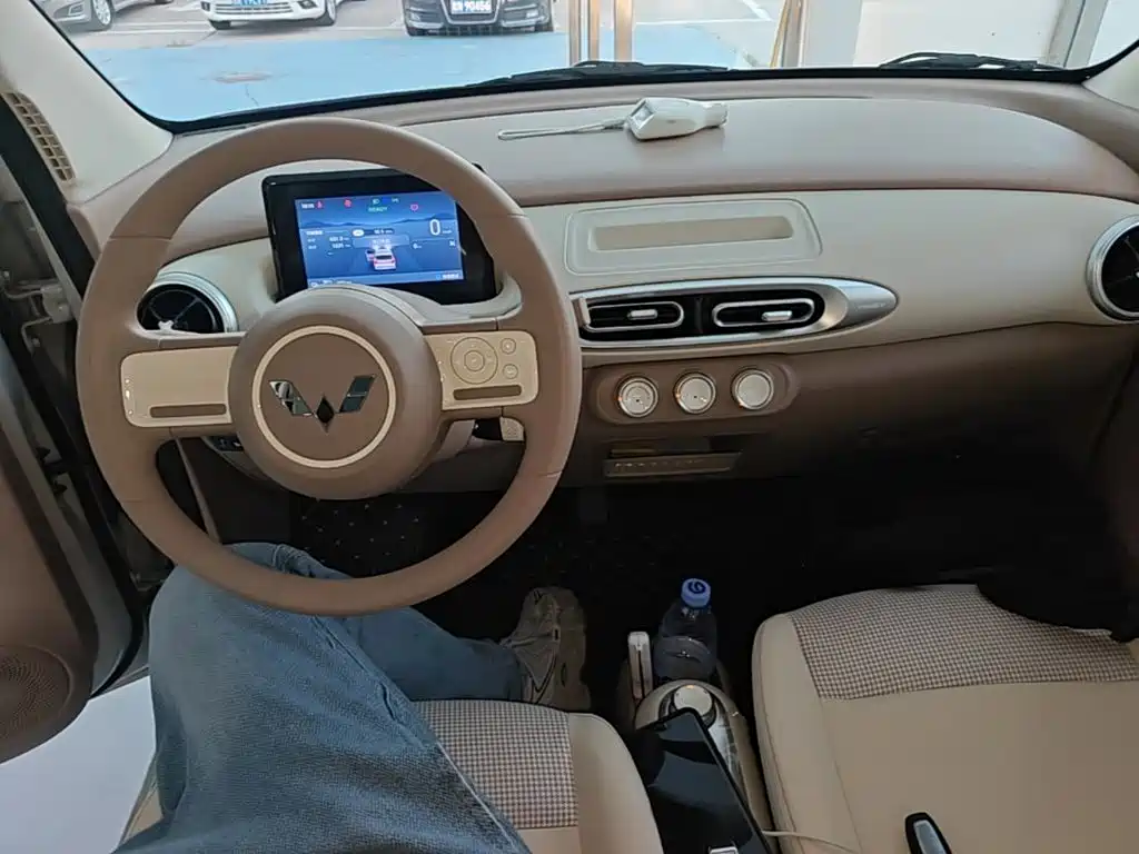 Wuling MINIEV — миниатюра 10