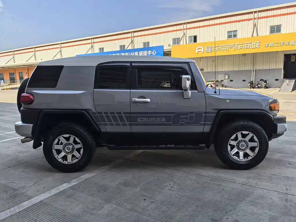 Toyota FJ Cruiser — миниатюра 12