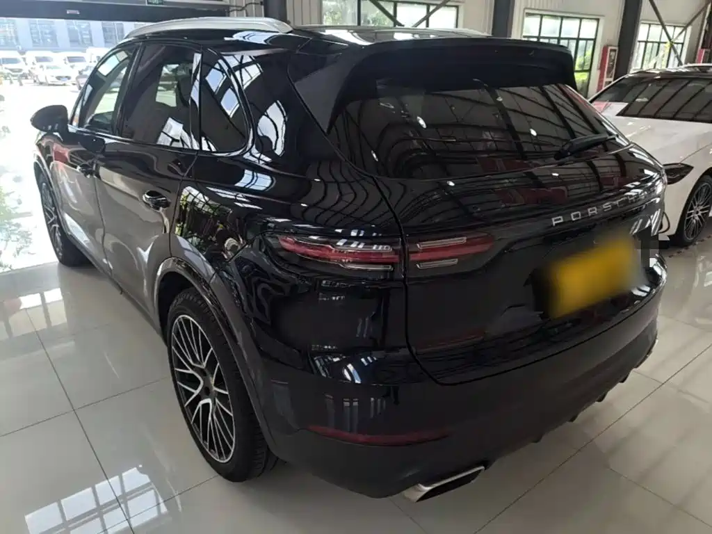 Porsche Cayenne — миниатюра 5