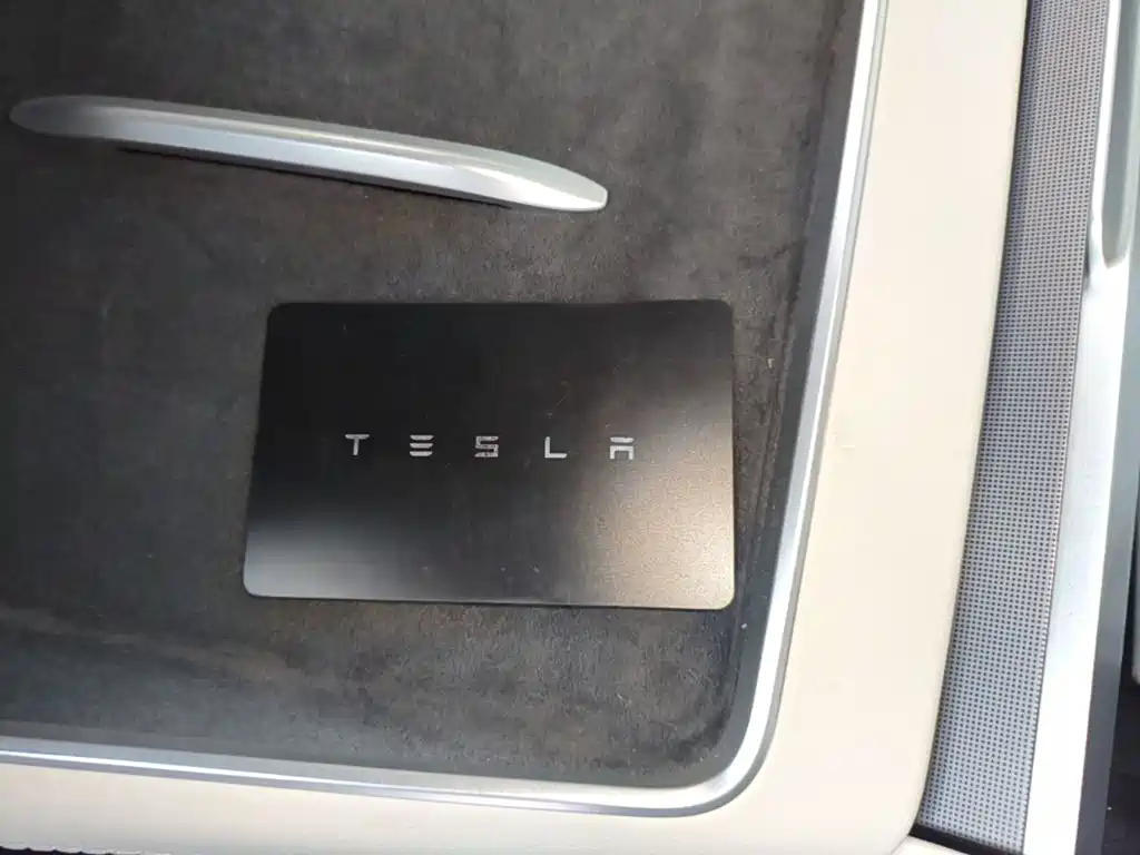 Tesla Model Y L — миниатюра 9