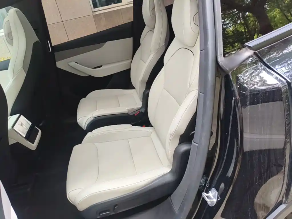 Tesla Model Y L — миниатюра 17