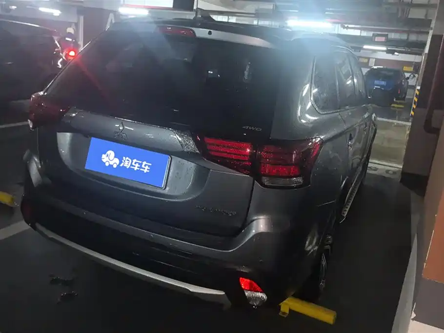Mitsubishi Outlander 2018 2.4L Elite 5 мест