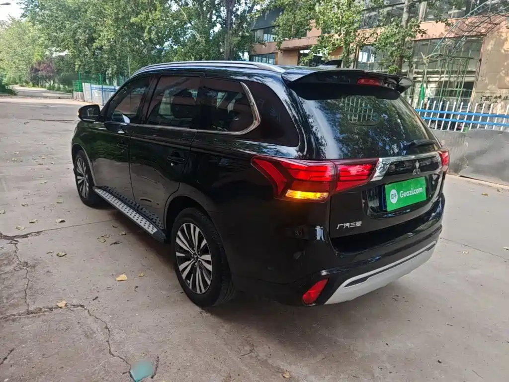 Mitsubishi Outlander — миниатюра 5