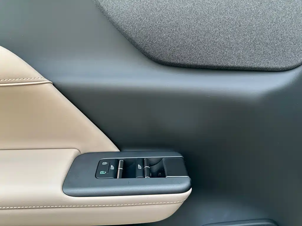 Volvo XC70 PHEV — миниатюра 14