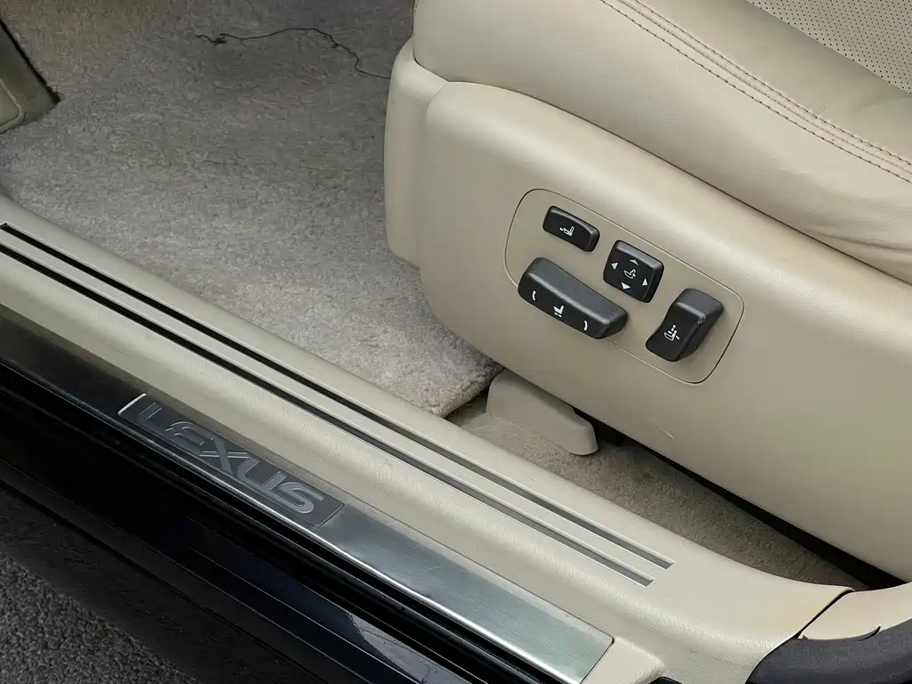Lexus LS — миниатюра 24