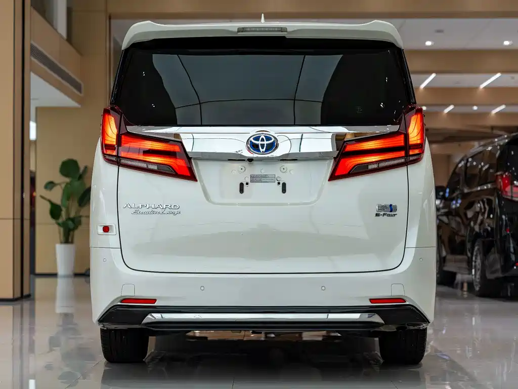 Toyota Alphard — миниатюра 12