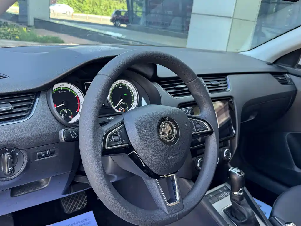 Skoda Octavia — миниатюра 9
