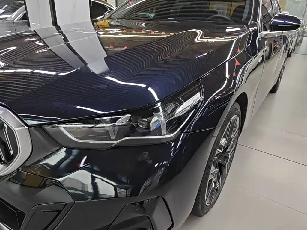 BMW 5 Series — миниатюра 24
