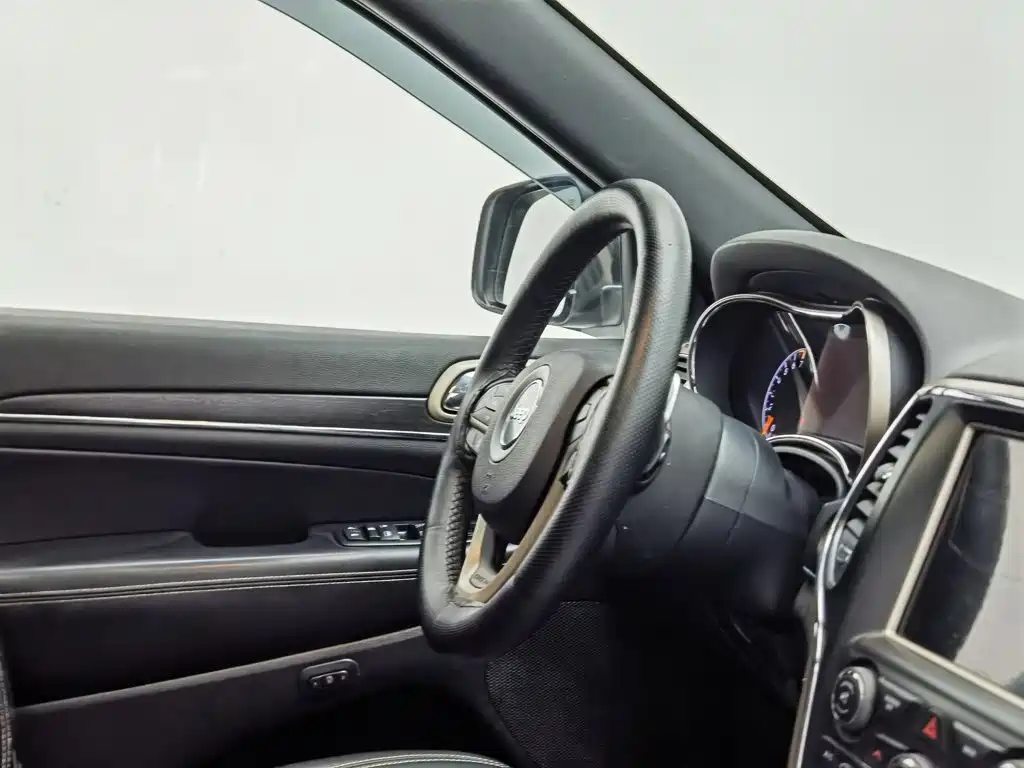 Jeep Grand Cherokee (Import) — миниатюра 22