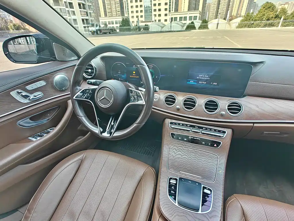 MERCEDES-BENZ E CLASS