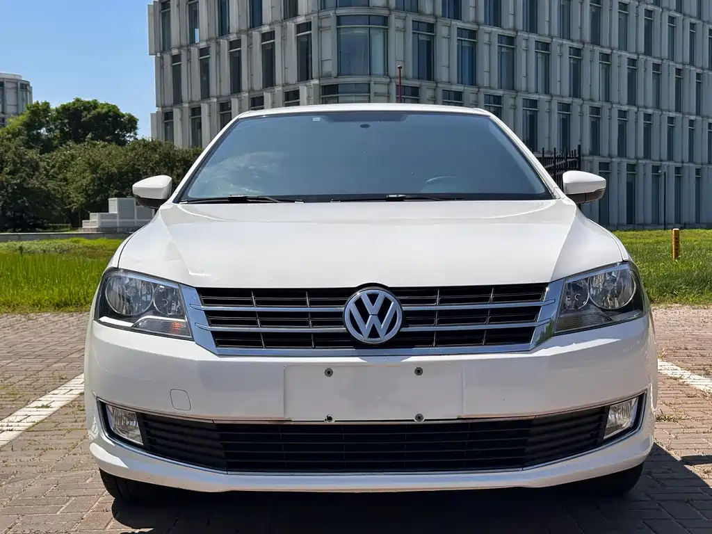 Volkswagen Lavida 2015 1.6L MT