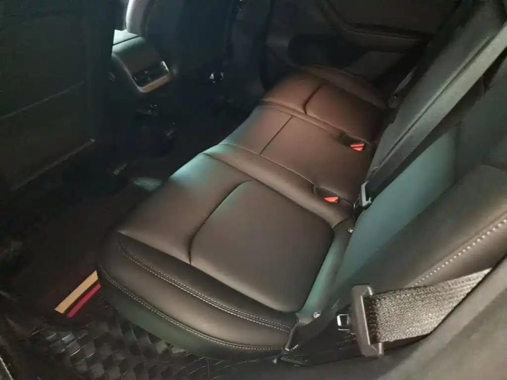 Tesla Model Y — миниатюра 17