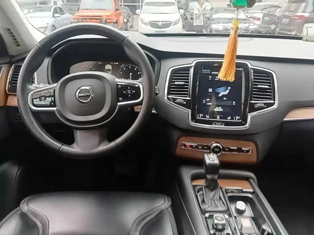 Volvo XC90 — миниатюра 10
