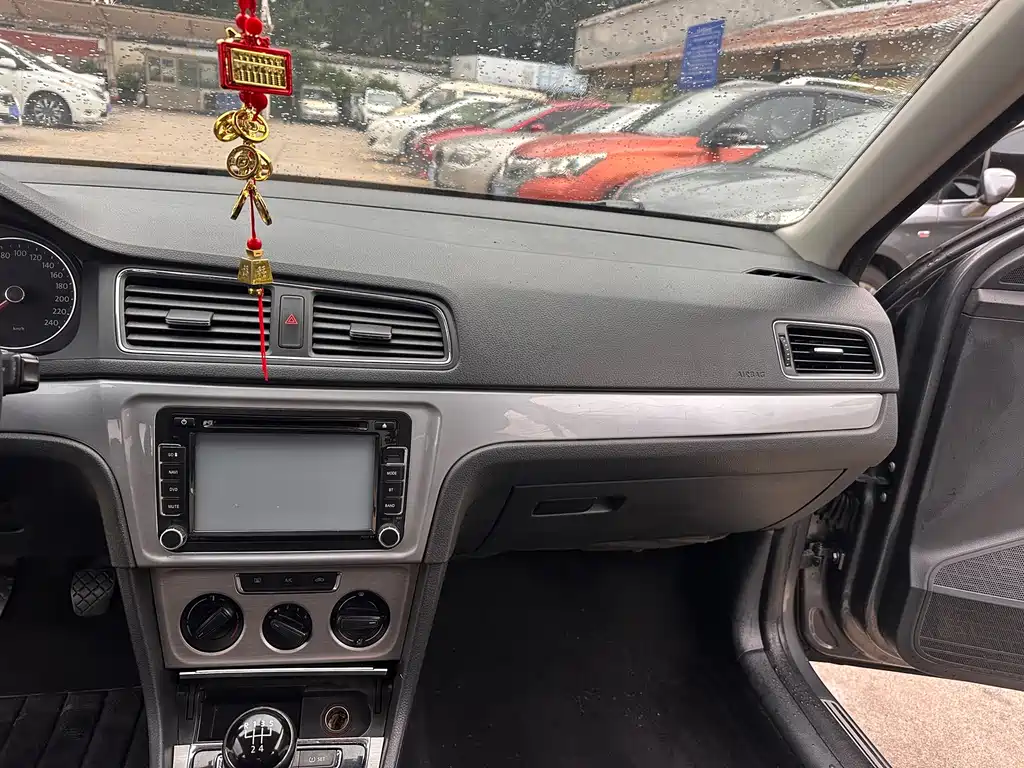 Volkswagen Lavida — миниатюра 8