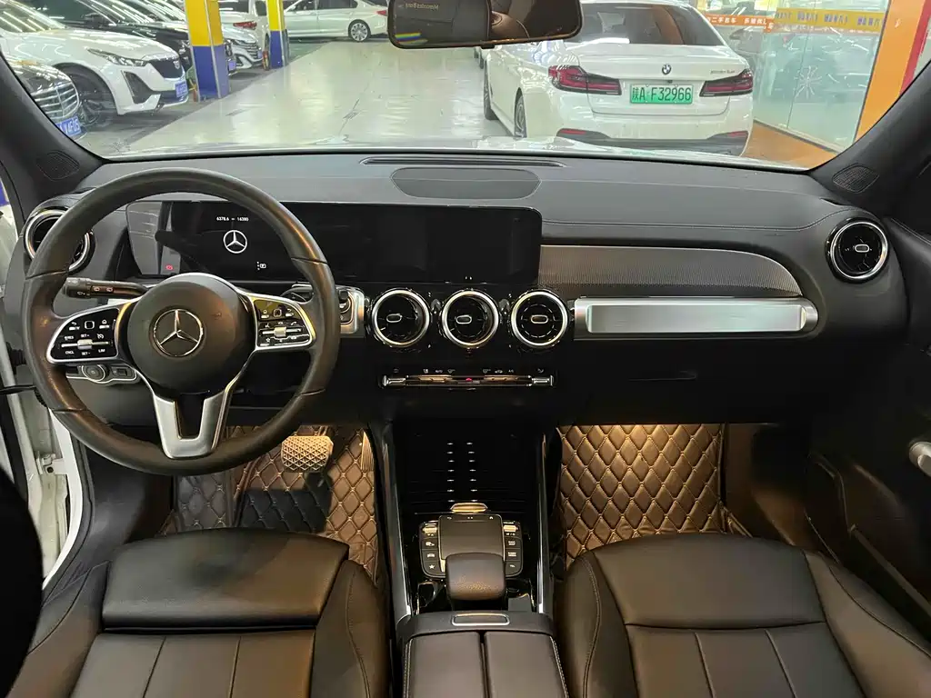 MERCEDES-BENZ GLB