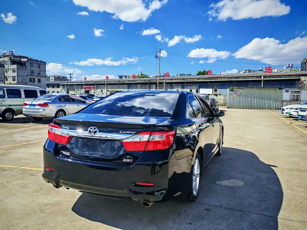 Toyota Camry — миниатюра 6
