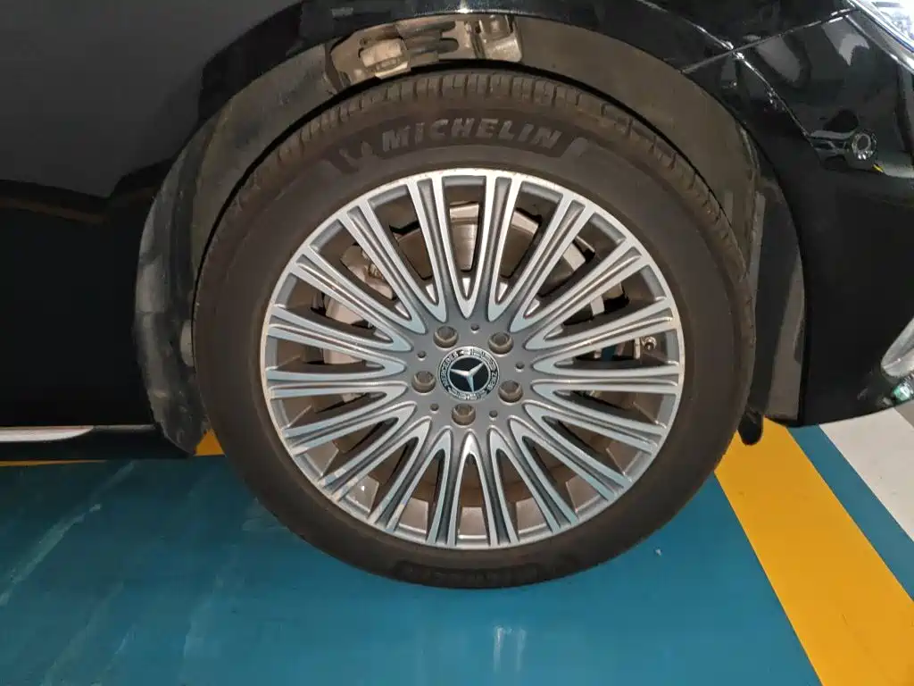 Mercedes-Benz E-Class — миниатюра 8