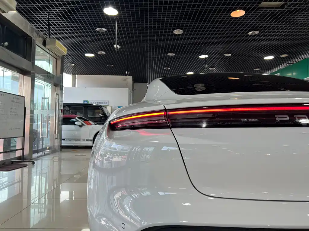 Porsche Taycan 2024 Taycan 4