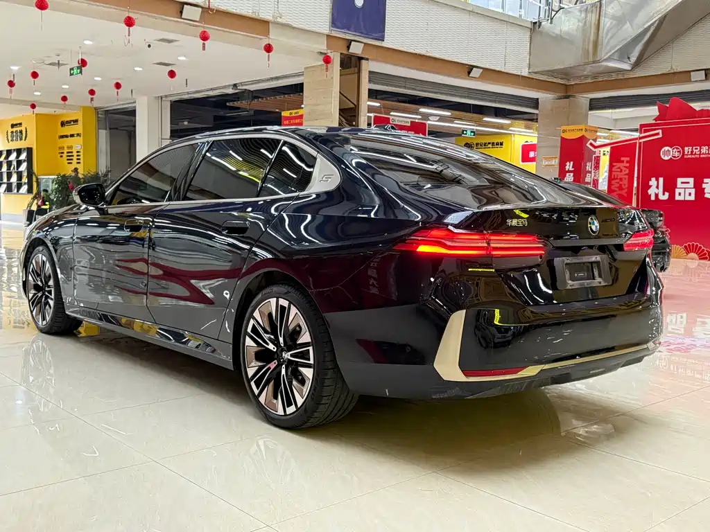 BMW 5 Series — миниатюра 14