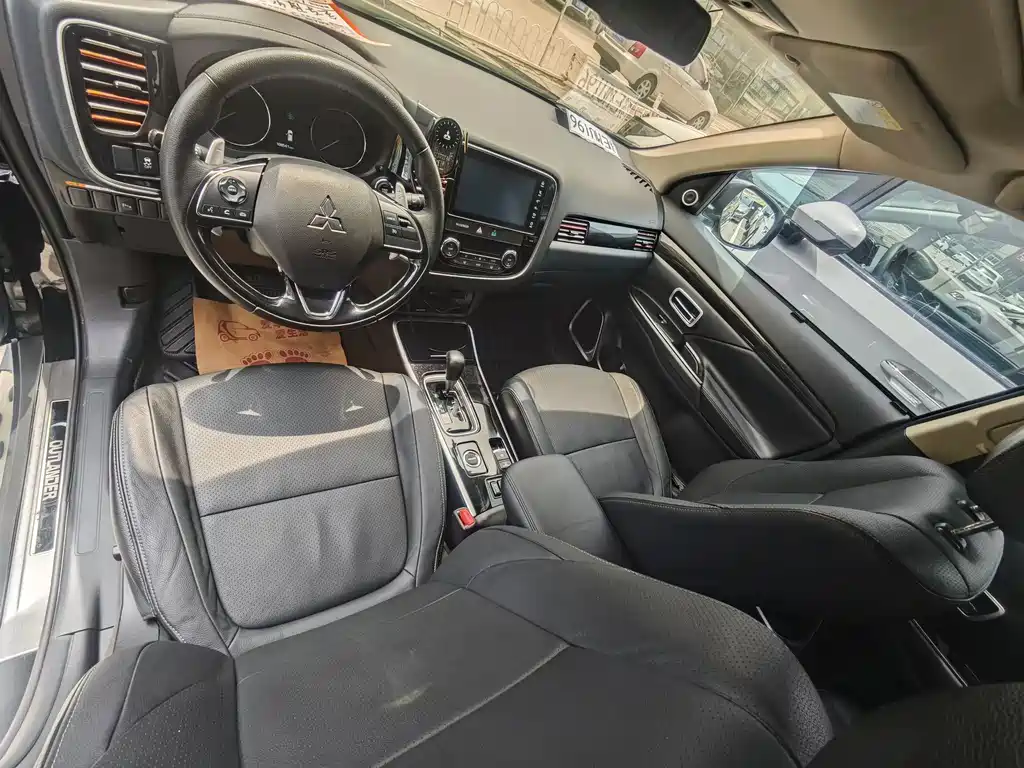 Mitsubishi Outlander 2.4L 4WD Luxury Edition 7 seats, фото 4
