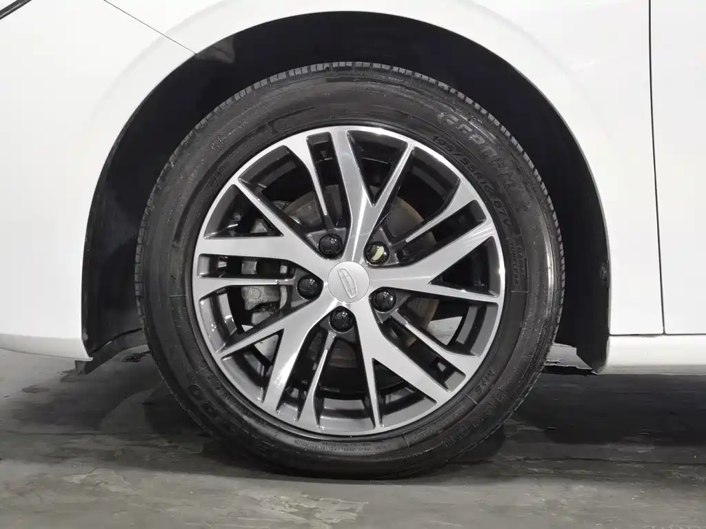 Geely Emgrand — миниатюра 17