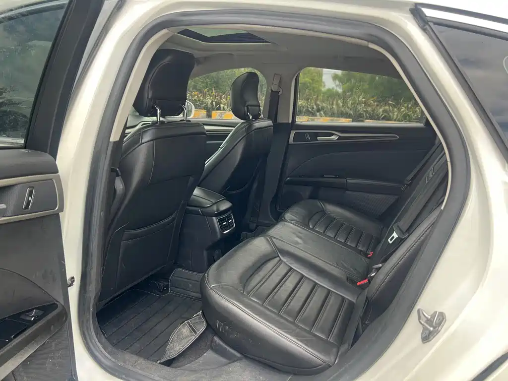 Ford Mondeo — миниатюра 12