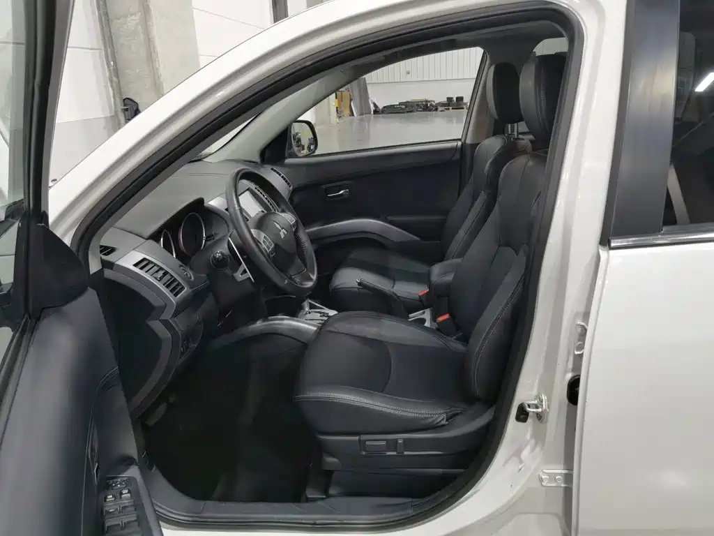 Mitsubishi Outlander (Import) — миниатюра 10
