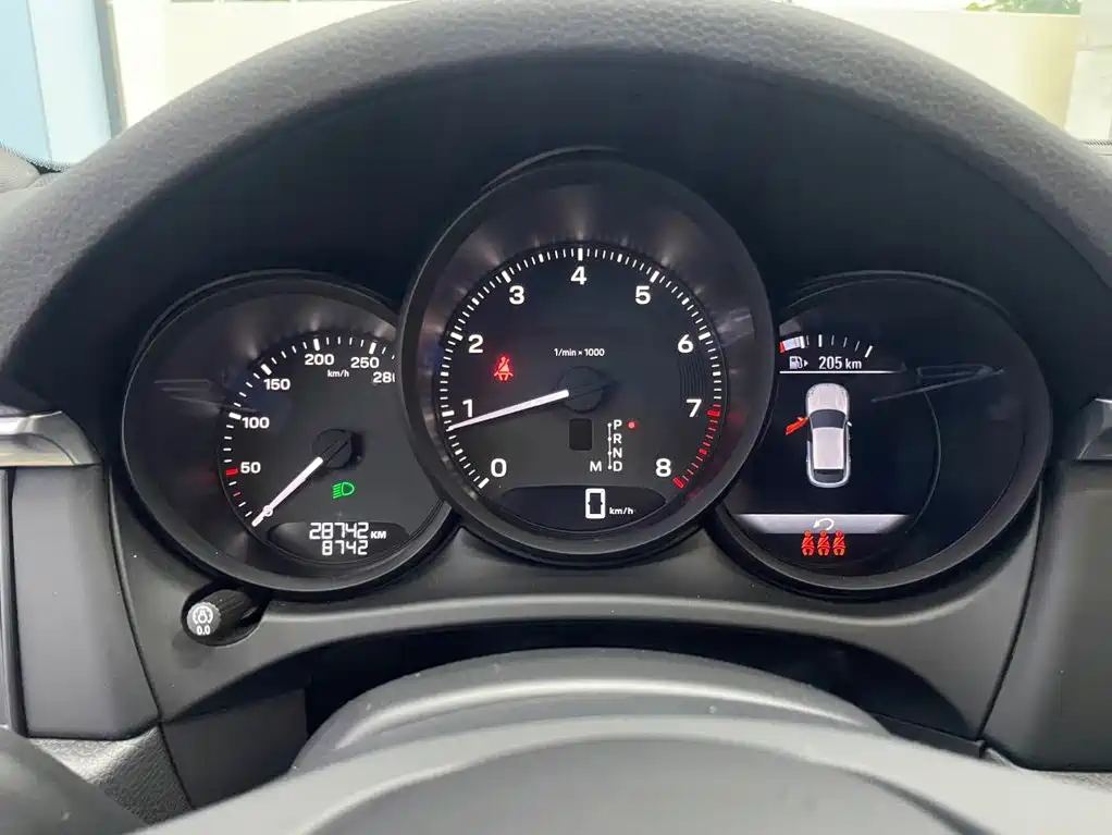Porsche Macan — миниатюра 9