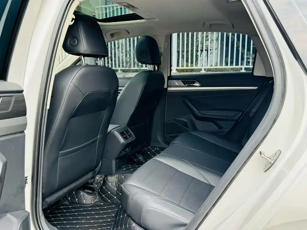 Volkswagen Lavida — миниатюра 6