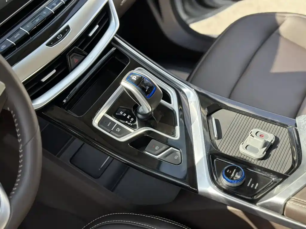 Geely Jia Ji New Energy — миниатюра 6