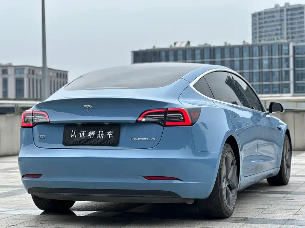 Tesla Model 3 — миниатюра 5