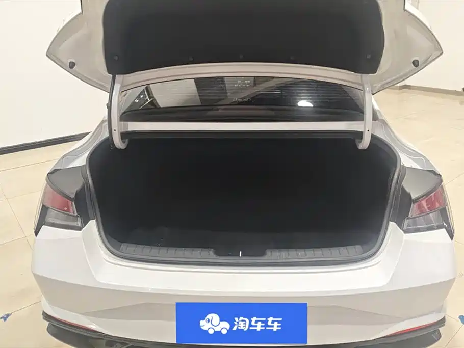 Hyundai Elantra - фото 4