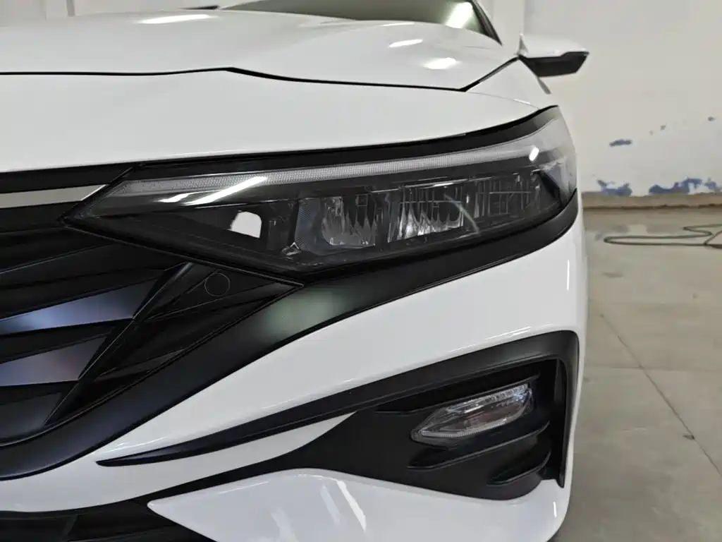 Hyundai Elantra — миниатюра 24