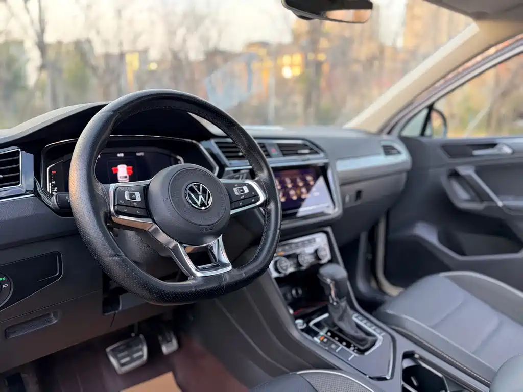 Volkswagen Tiguan L L 2021 330TSI AT R-Line Flagship