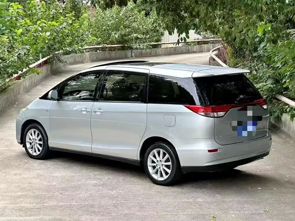 Toyota Previa — миниатюра 9