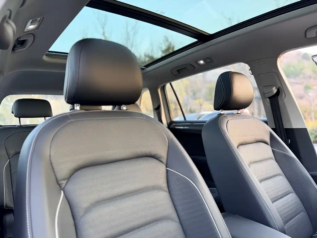 Volkswagen Tiguan L L 2021 330TSI AT R-Line Flagship