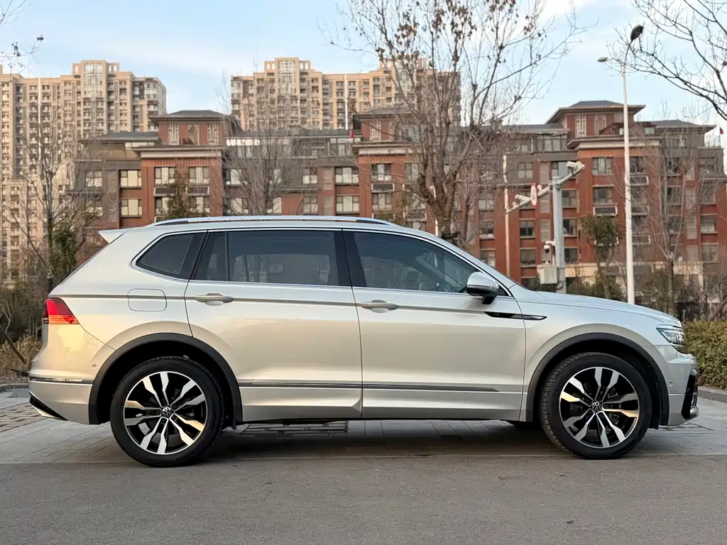 Volkswagen Tiguan L L 2021 330TSI AT R-Line Flagship